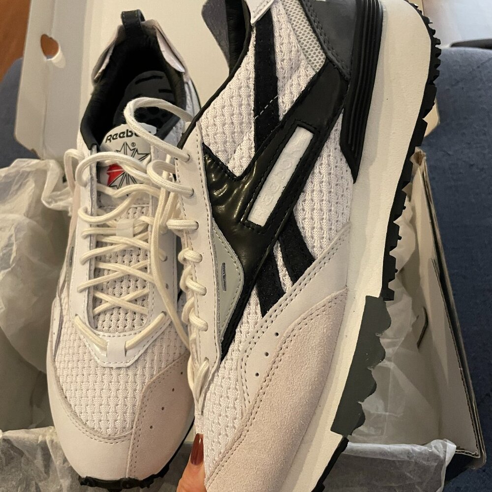 Reebok LX2200 Black and White Running Shoes - Men's Size 10.5 - NWT